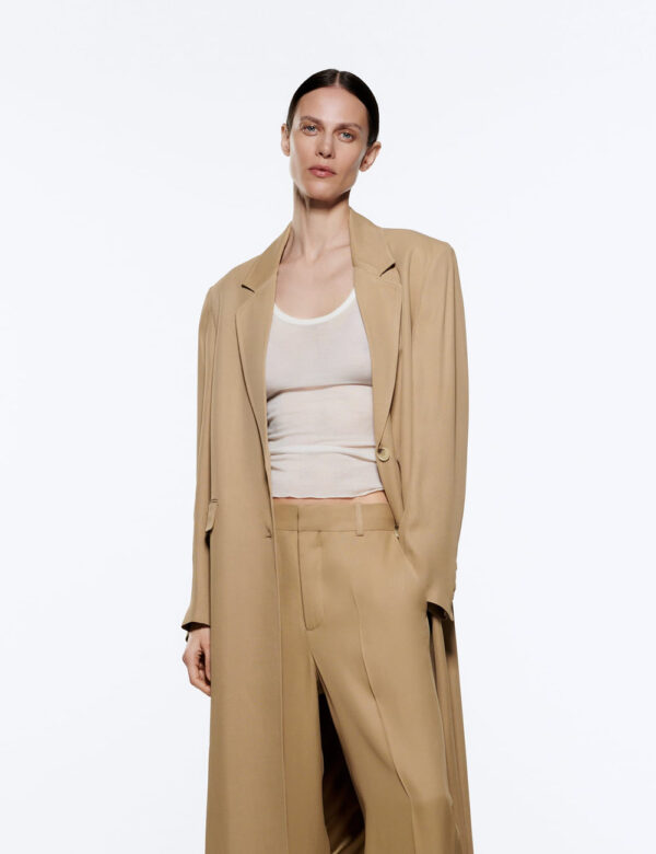 Flowing frock coat with pockets